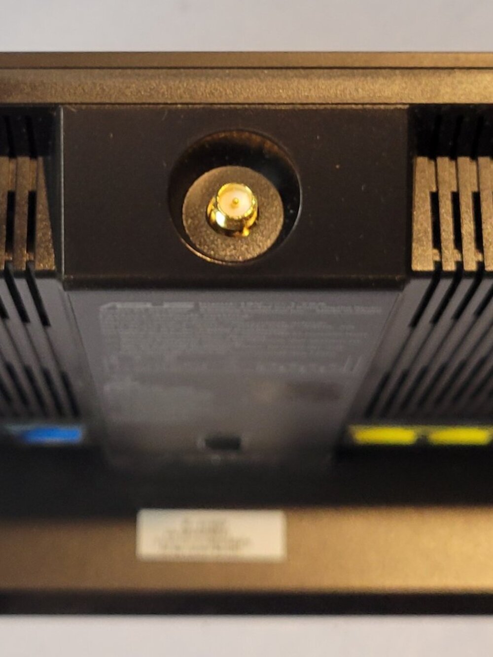 ASUS RT-AC1900P Dual-Band Gigabit Wi-Fi Router - Picture 9 of 10